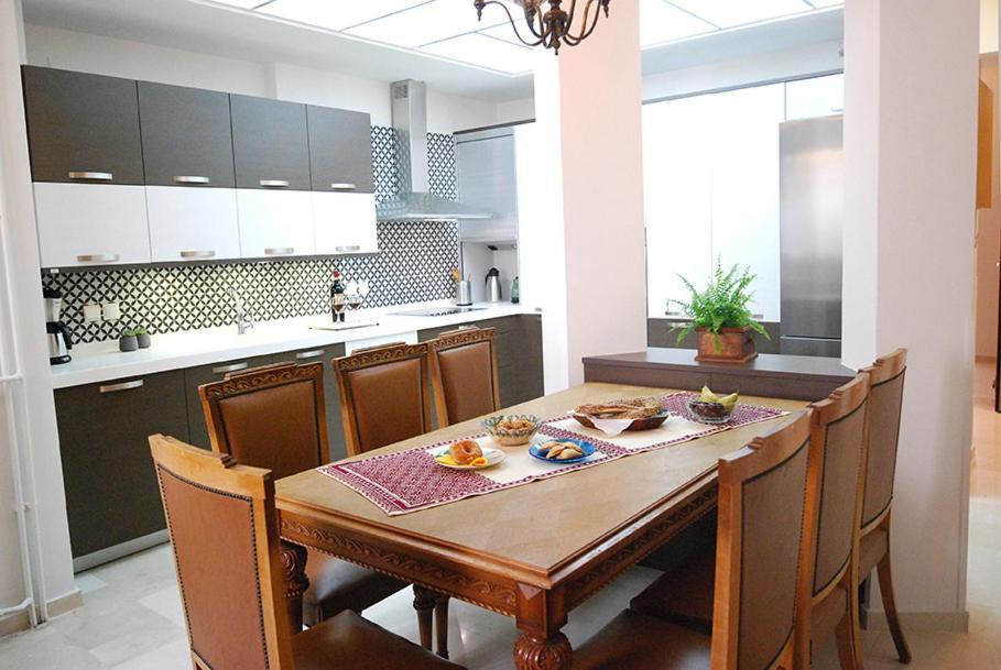 Heraklion Center Boutique 3 Bedroom Apartment Penelope Bagian luar foto